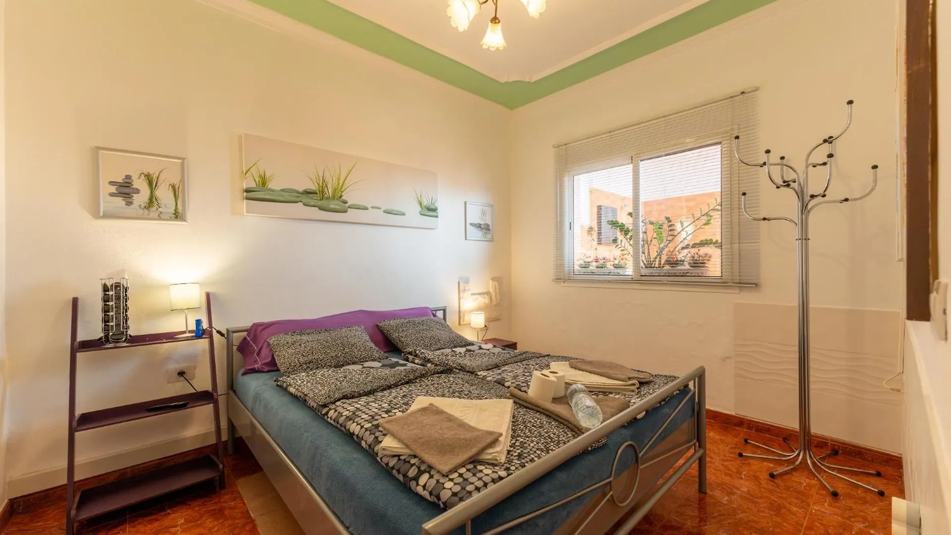 לינה וארוחת בוקר La Mareta Casa Resi 0*,  ספרד